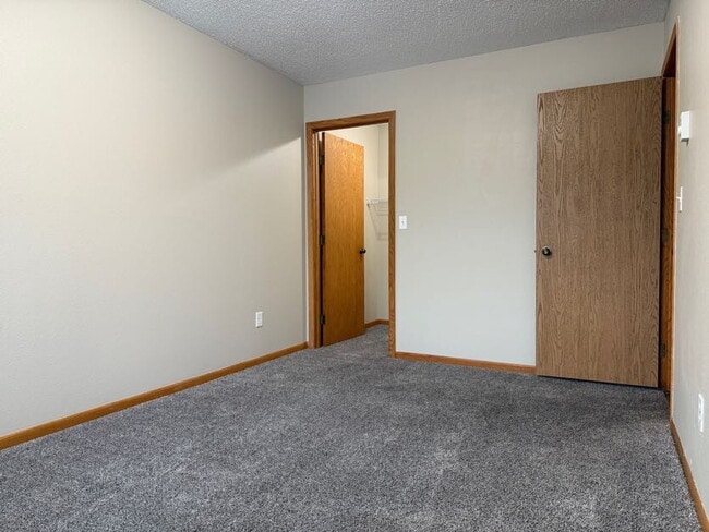 Building Photo - 2736-33 1/2 33 1/2 Ave S