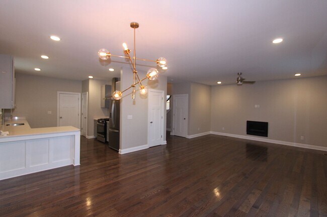 Building Photo - Modern Style Home in Downtown Durham!