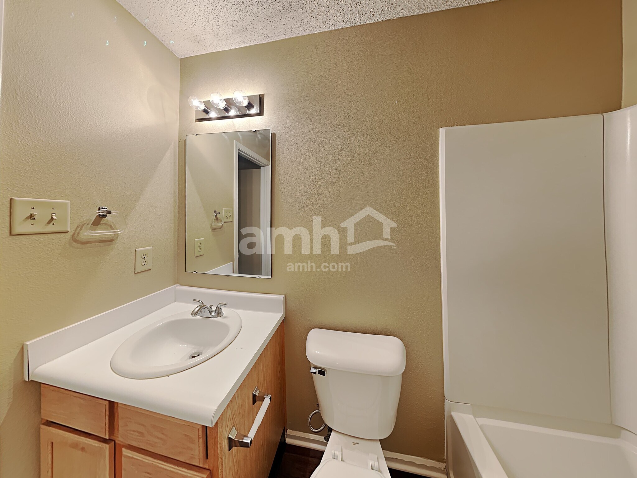 Building Photo - 6710 Waverhill Dr