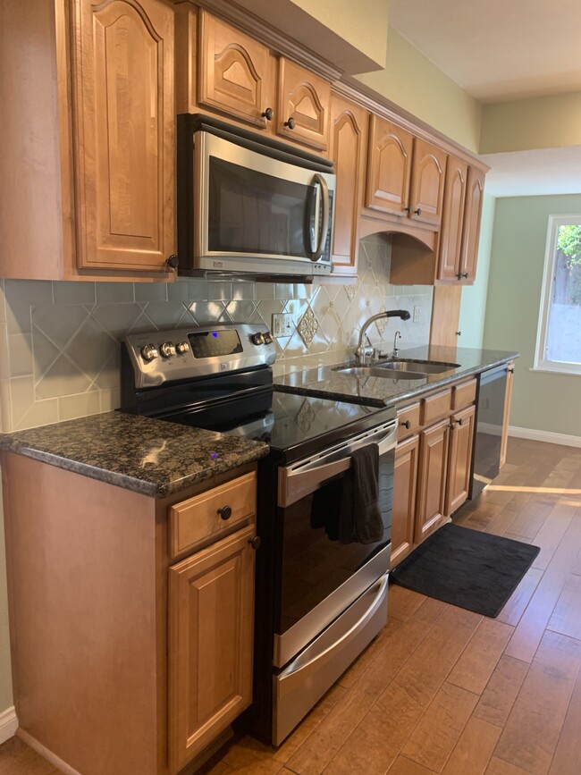 kitchen - 5474 Berkeley Rd