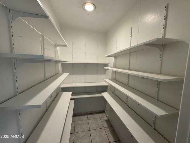 Building Photo - 5502 W Frier Dr