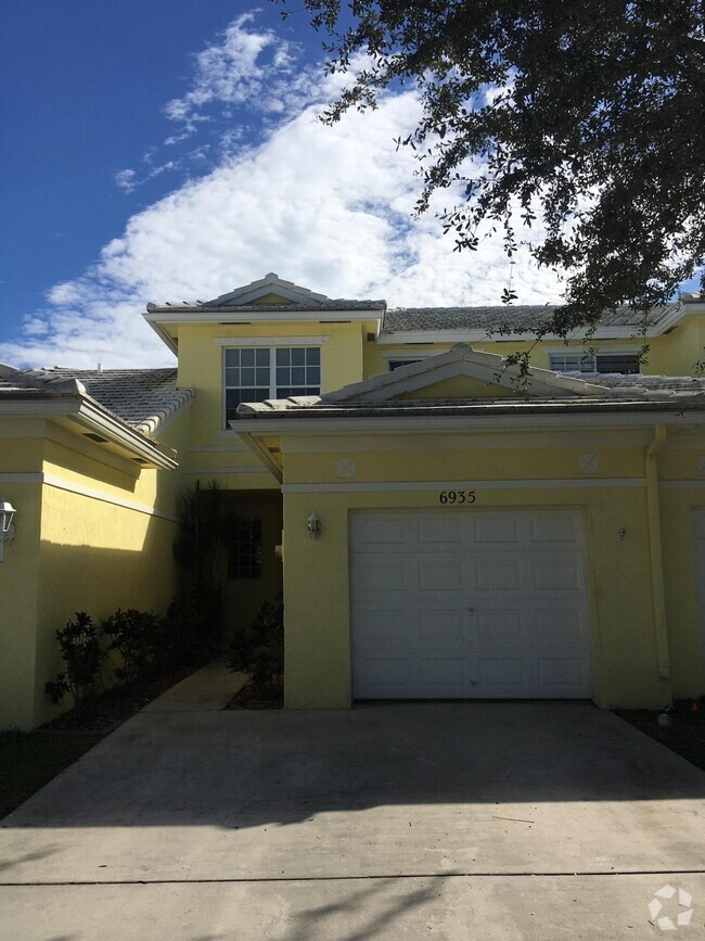 Building Photo - 6935 Blue Skies Dr