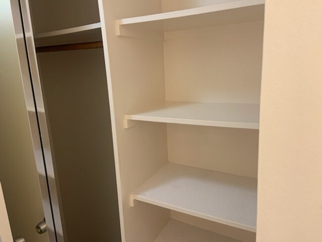 Building Photo - One Bedroom Condo Available in Watergate C...