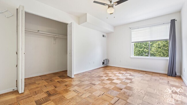 Building Photo - Spacious Condo minutes away from College Park campus