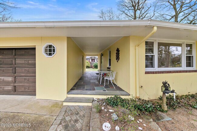 Building Photo - 14 Swan Ave