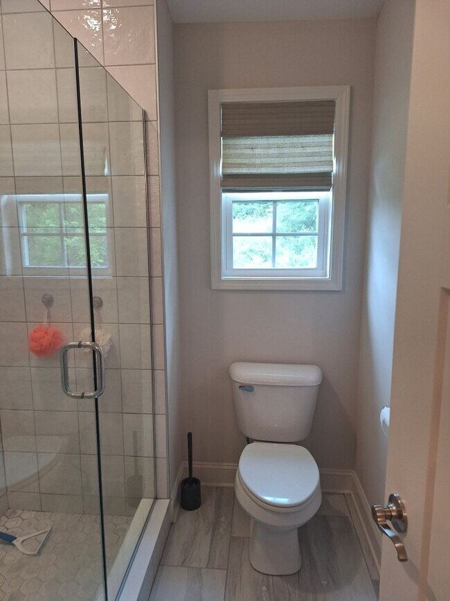 Building Photo - Beautify Brick 3 yr old Build in West Knoxville. No pets.