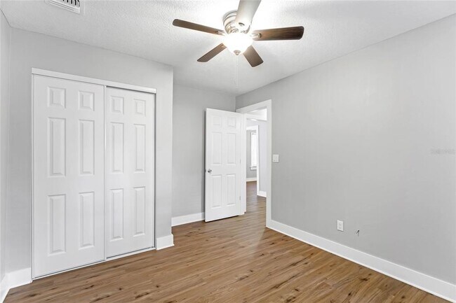 Building Photo - 1403 E Gore St