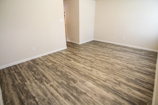 Building Photo - Evergreen Villas - 13142 City Green Trail,...