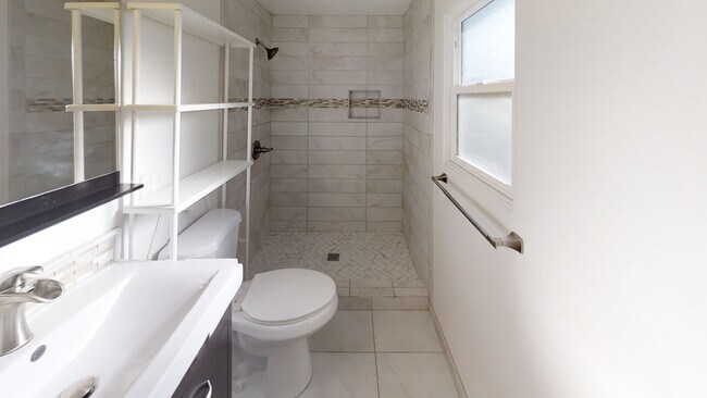 Building Photo - 6118 Pembroke Dr