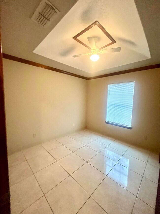 Building Photo - 2704 San Agustin Ave