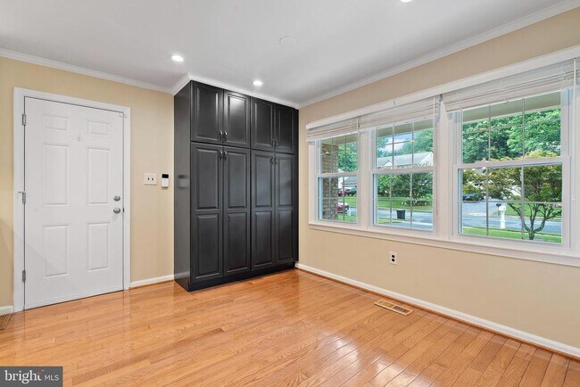 Building Photo - 1719 Larkmeade Dr