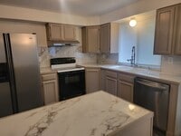 Building Photo - Spacious Spanaway rambler with covered patio and fenced yard.