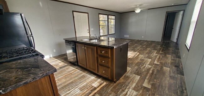 Building Photo - 5720 E Washington Rd