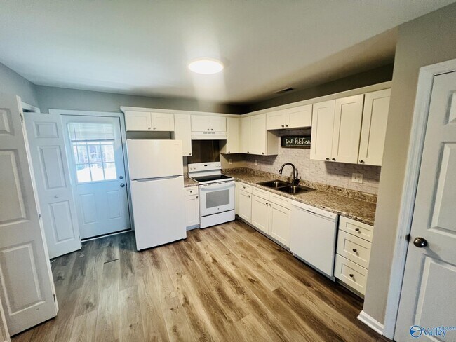 Building Photo - 1807 Graymont Ln SW