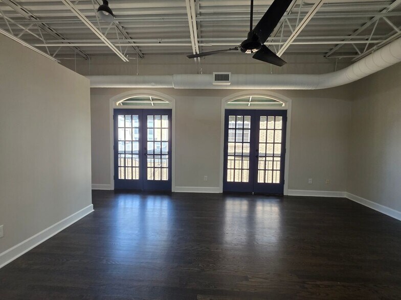 Building Photo - 1611 White Way
