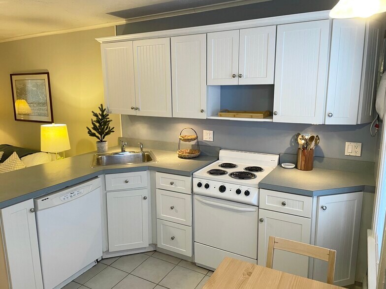 Building Photo - 4 Belmont St