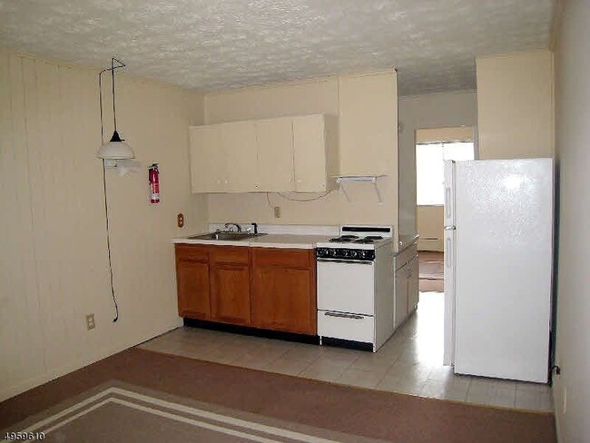 Building Photo - 207 Old Chimney Ridge Rd