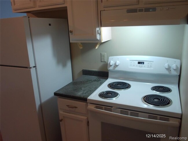 Building Photo - 22843 Grove St