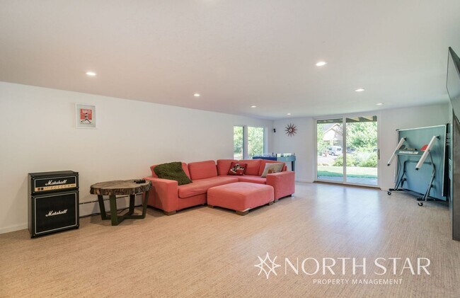 Building Photo - Perfectly located Lake Oswego Mid-century Modern Home with Lake Rights