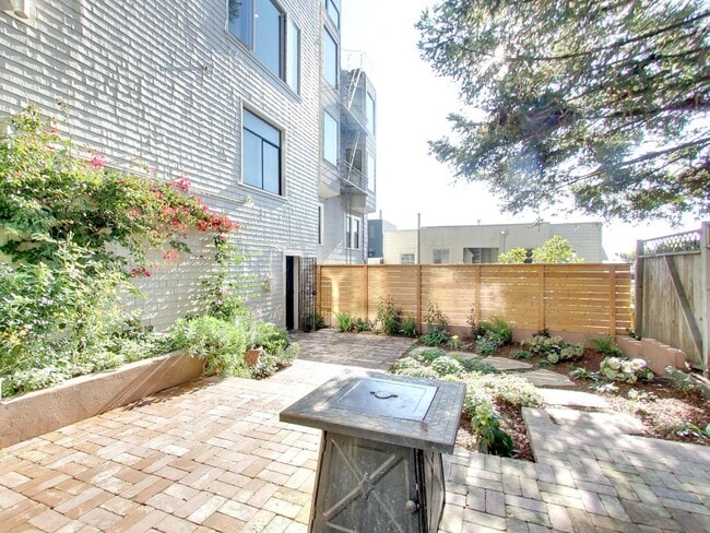 Building Photo - 2045 Hyde St