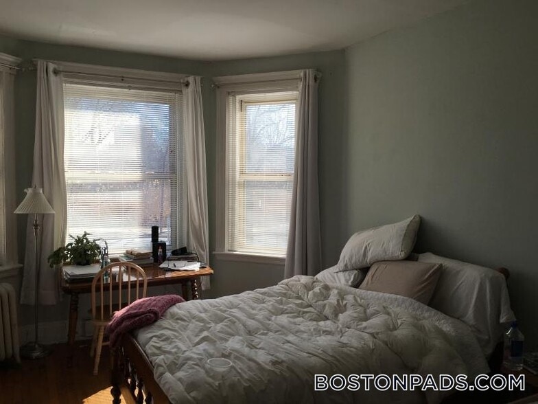 Building Photo - 55 Park Dr