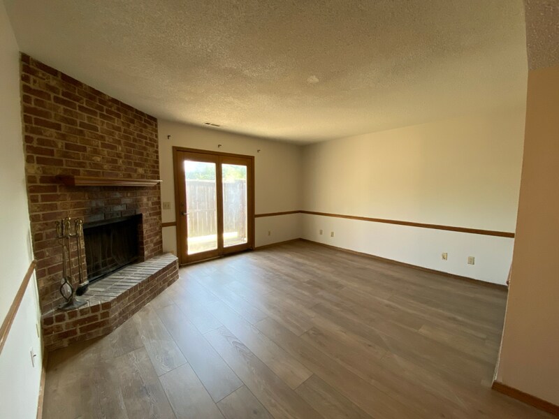 Building Photo - 294 W Mountain St