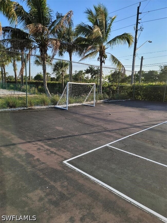 Building Photo - 190 Santa Clara Dr