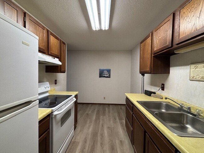 Building Photo - Great 1 BR/1 BA Condo in the Heart of Litt...