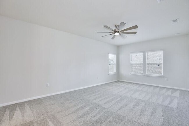 Building Photo - Modern 5/3 Water-View Home in Weslyn Park ...