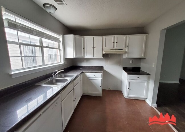 Building Photo - 3035 Meadows Ln