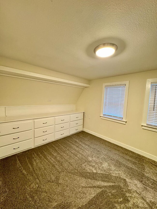 Building Photo - 620 Kirkwood Ave