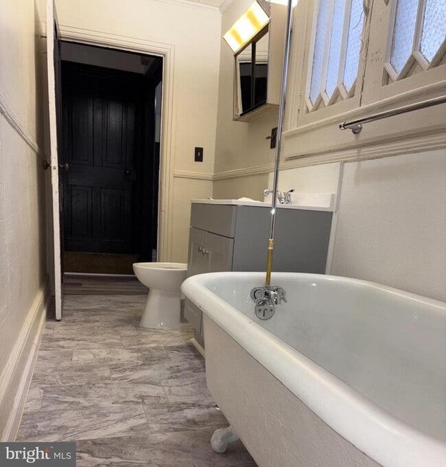 Building Photo - 121 E Washington St