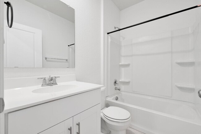 Building Photo - Charming 4-Bedroom Home in Cinco Lakes – Community Amenities & Prime Location!