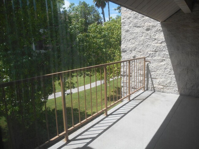 Building Photo - Eastside (Golf Links and Pantano) spacious 2nd floor 2 bed, 2 bath condo!