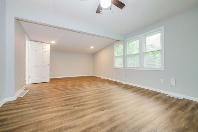 Building Photo - 3 BR / 2.5BA | Updated Single Family Home | 2-Car Garage Parking | Private backyard!