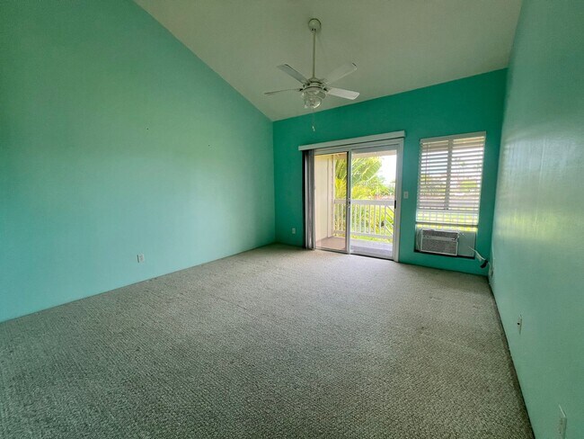 Building Photo - 2 Bedroom 2 bath unfurnished top floor condo