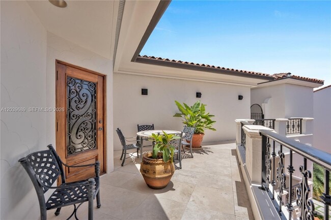 Building Photo - 2244 Fisher Island Dr