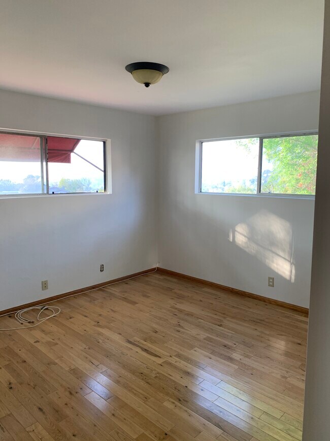 Building Photo - 1638 W Kilbourn St