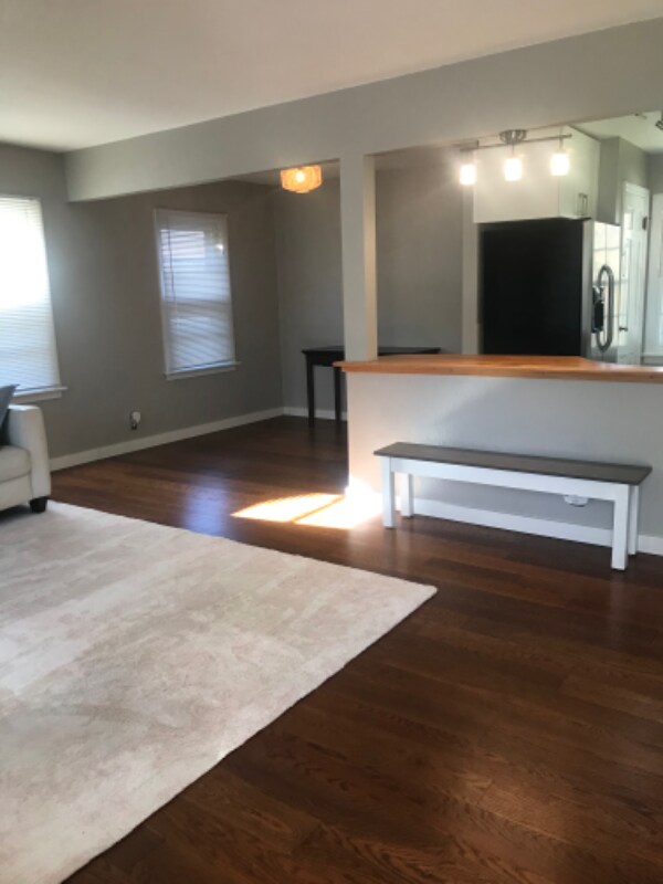 Building Photo - 825 Edgar Rd