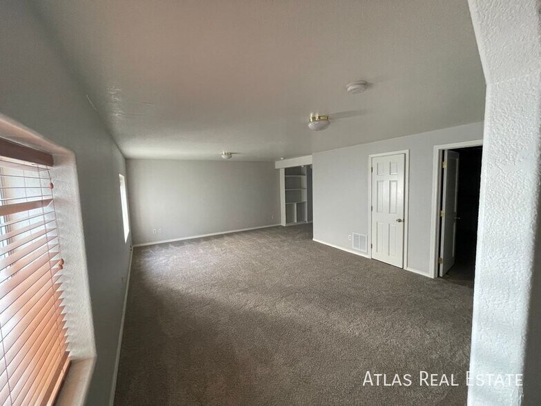 Building Photo - 5045 Sweetgrass Ln