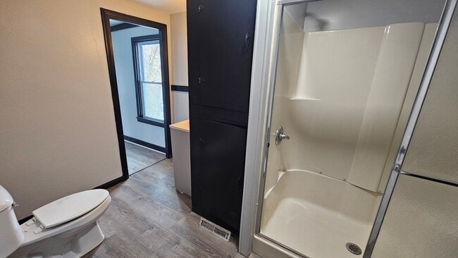 Building Photo - Newley renovated single family 1 bed 1 bath home for rent!