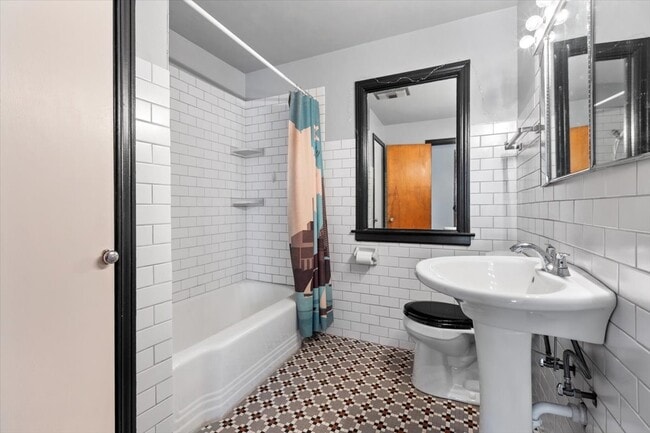 Building Photo - 9108 S Utica Ave