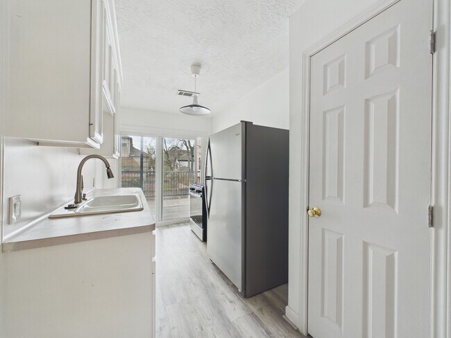 Building Photo - 5110 Academy St