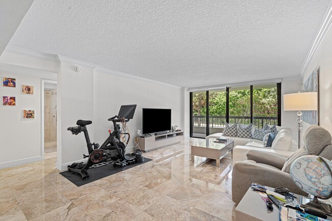 Building Photo - 277 N Ocean Blvd
