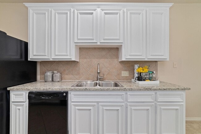 Building Photo - 14923 Tuttle Point Dr