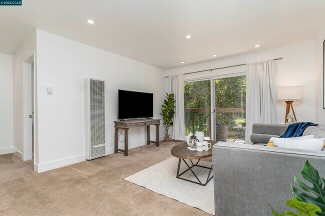 Primary Photo - 5305 Ridgeview Cir