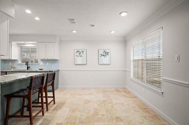 Building Photo - 4822 Transit Cir