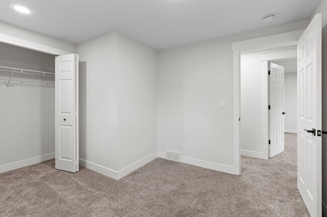 Building Photo - Gorgeous South Hill Home W/ $1000 Move in ...