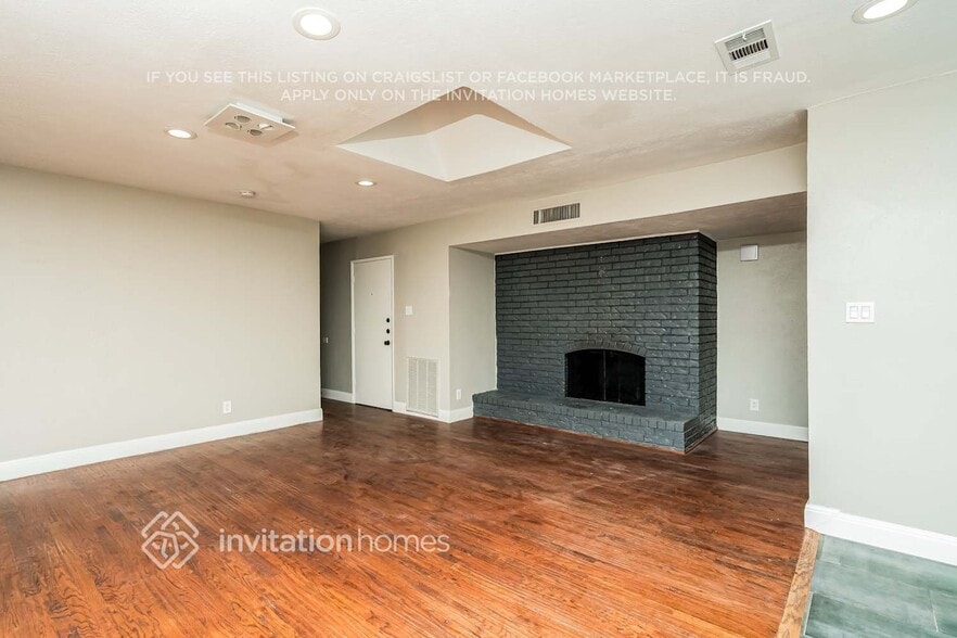 Building Photo - 5001 Thompson Dr