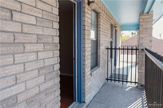 Building Photo - 4308 King Dr
